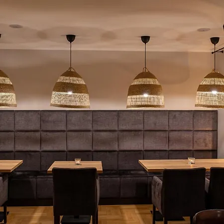Szálloda Pokoje I Restauracja Czarny Kos Borkowo